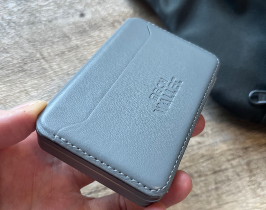 長財布を手放して1年【後編】～Mech Walletの収納力と、革の変化